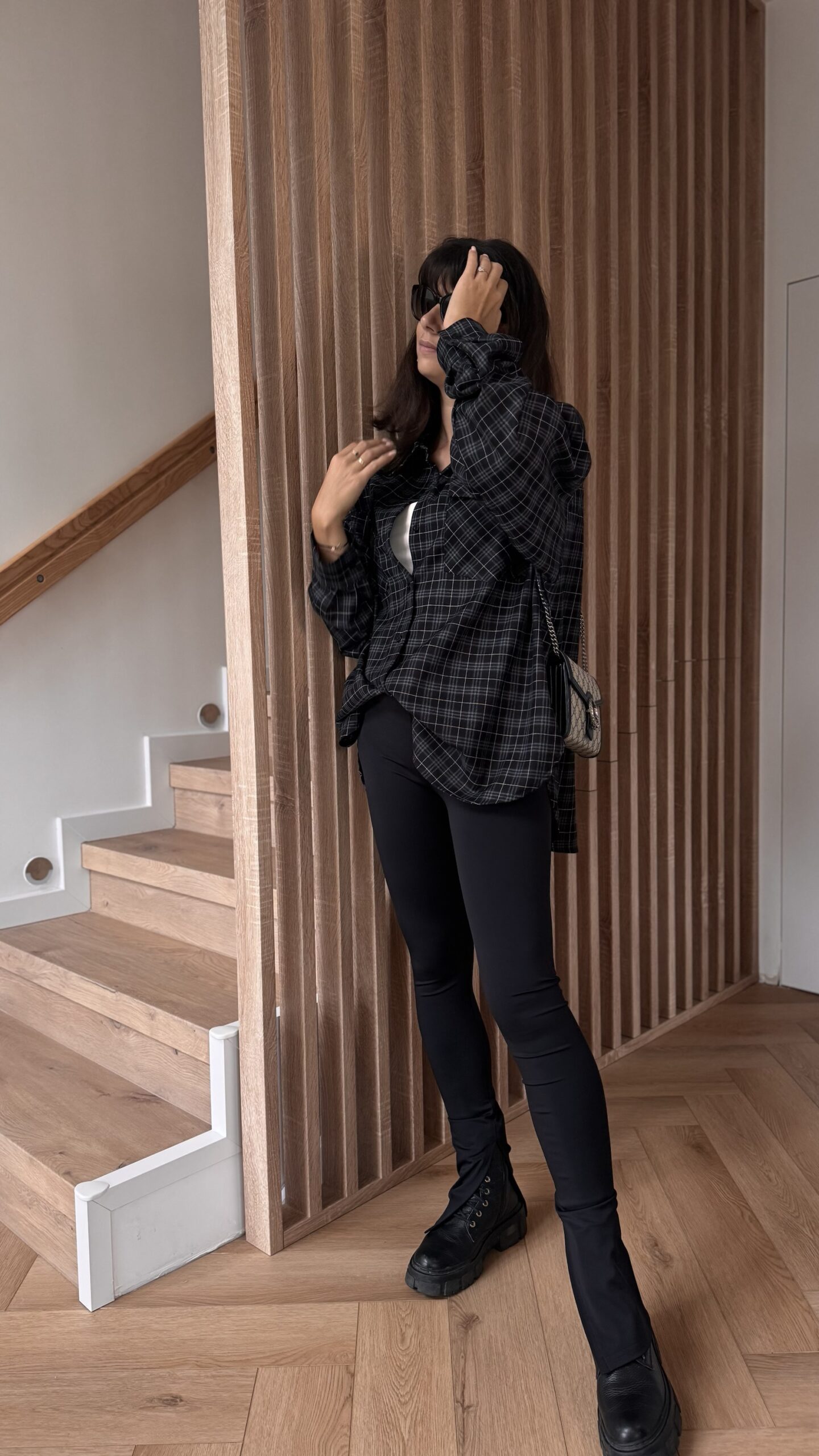 Koszula w kratę - czarny - obrazek 3