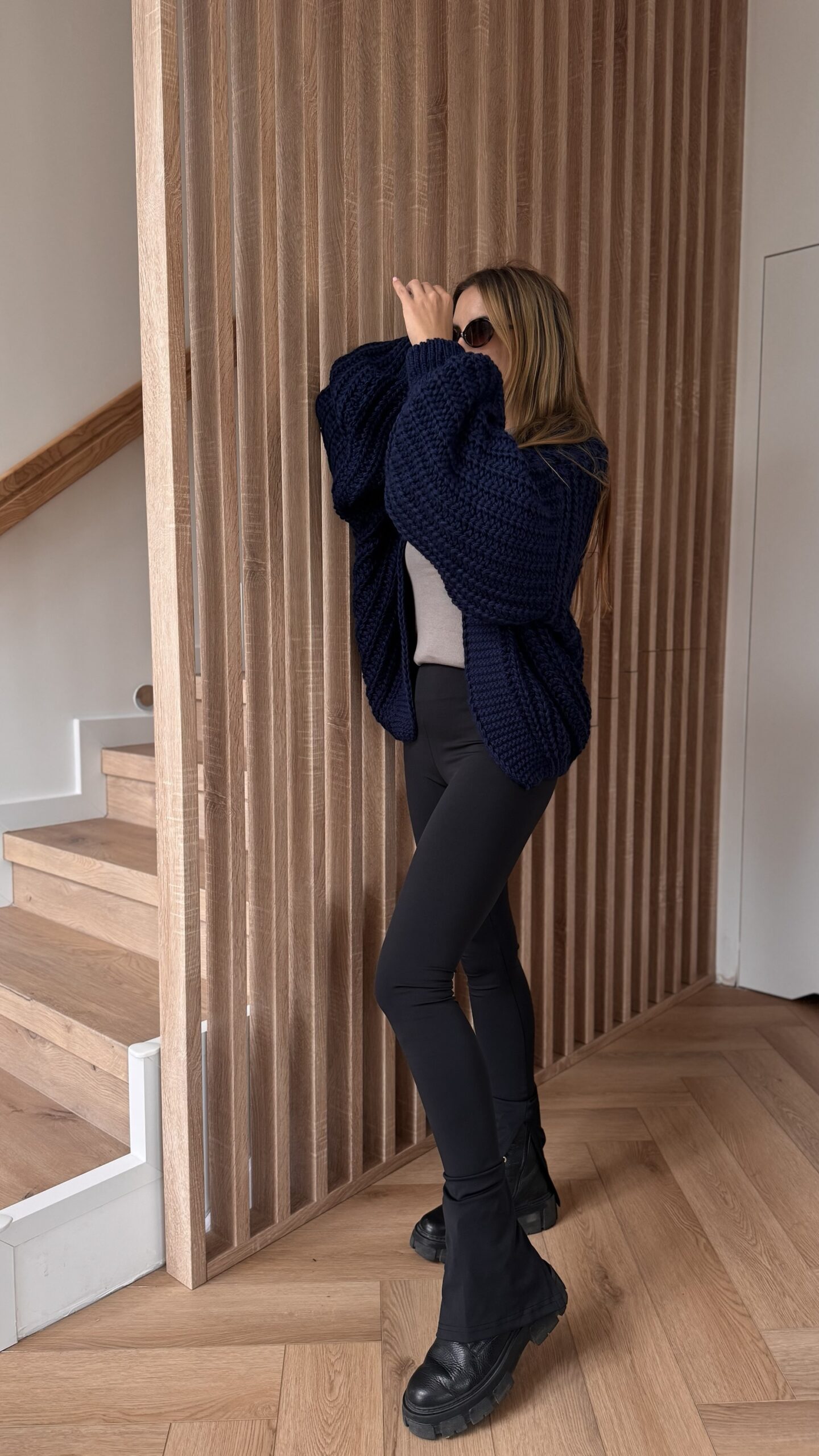 Legginsy z rozcięciem - czarny - obrazek 15