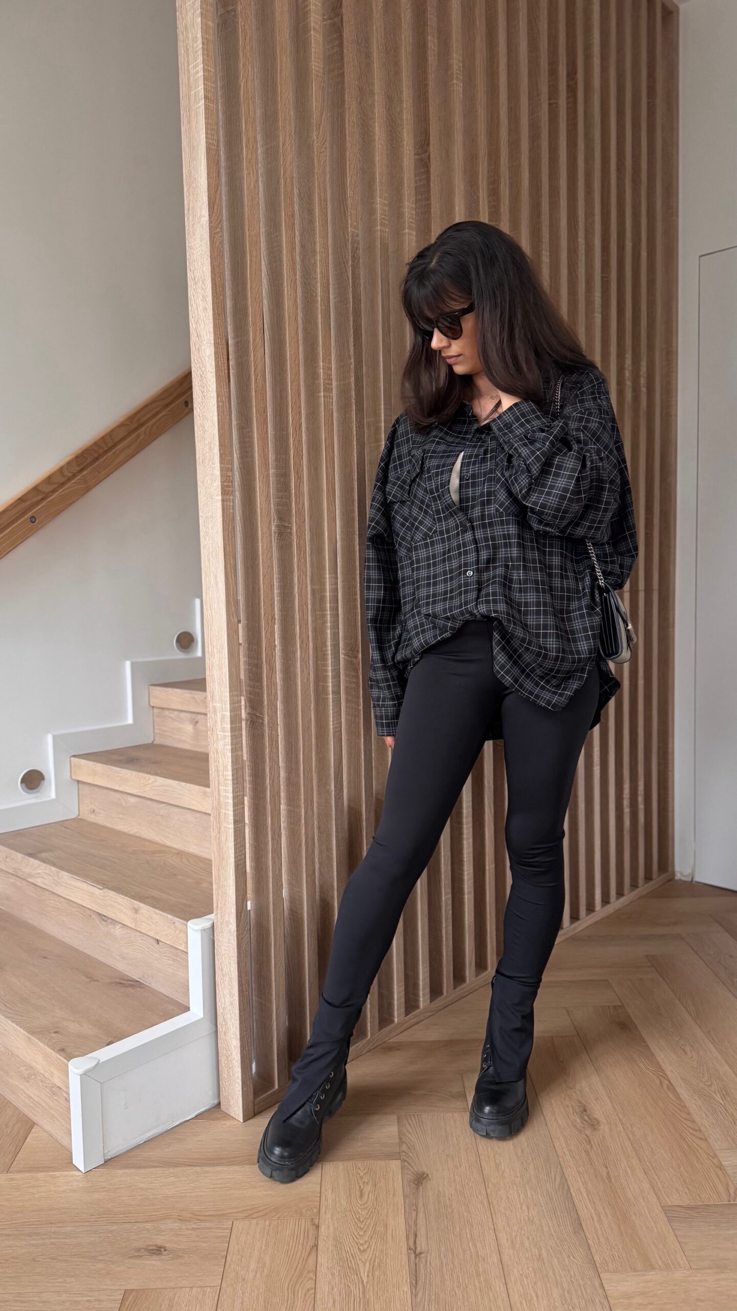 Koszula w kratę - czarny - obrazek 2