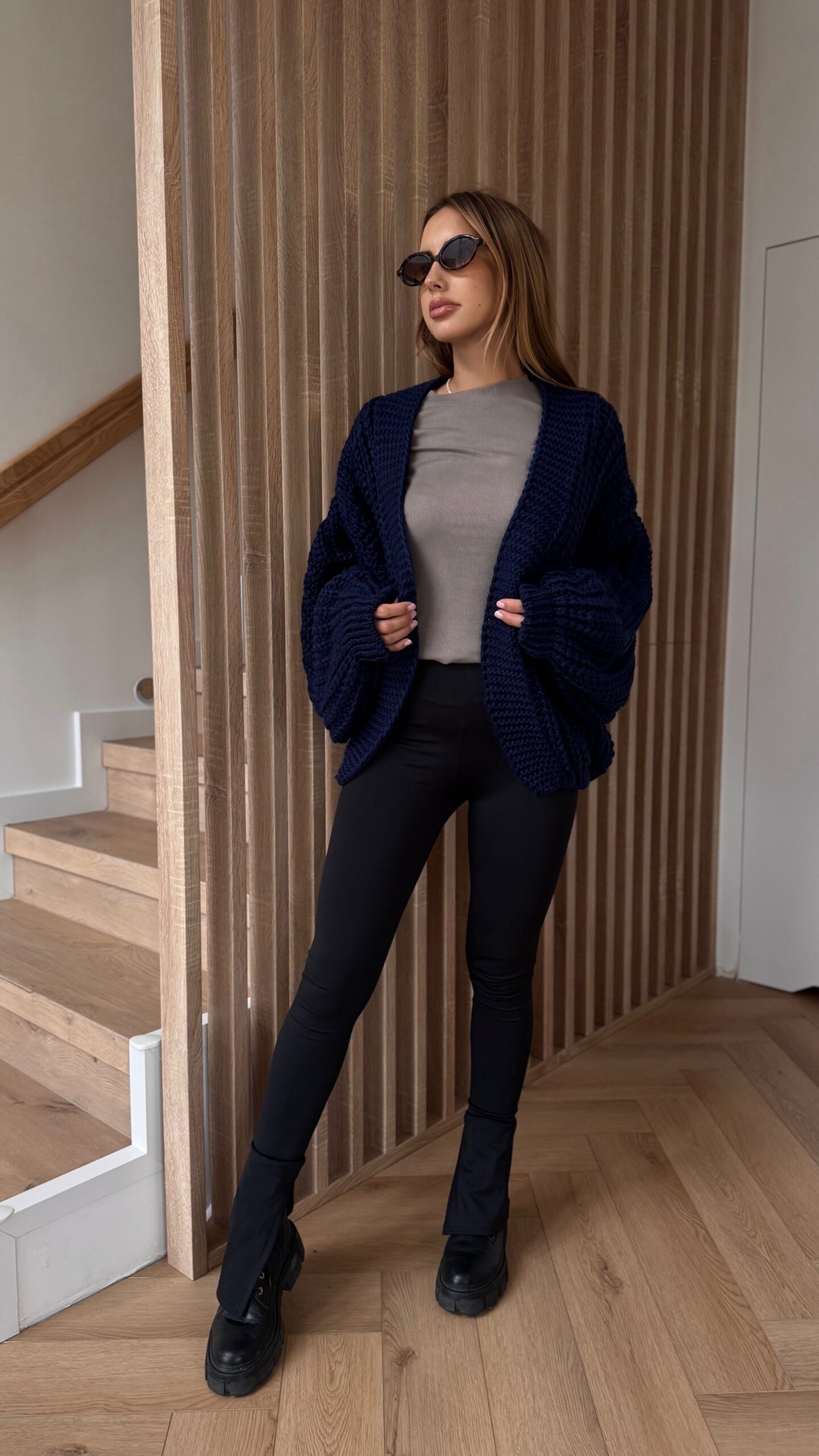 Legginsy z rozcięciem - czarny - obrazek 11