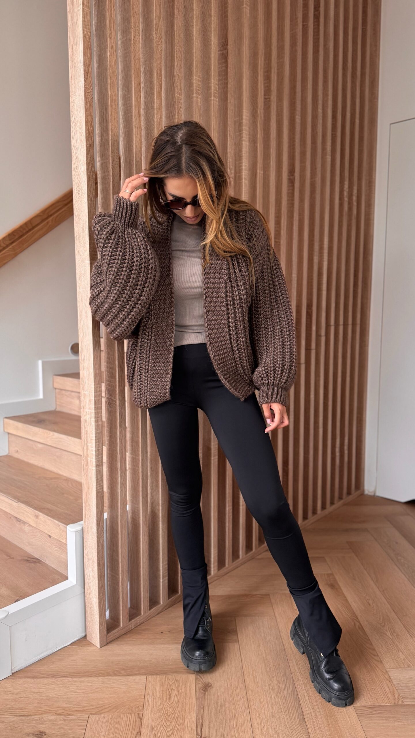 Legginsy z rozcięciem - czarny - obrazek 12